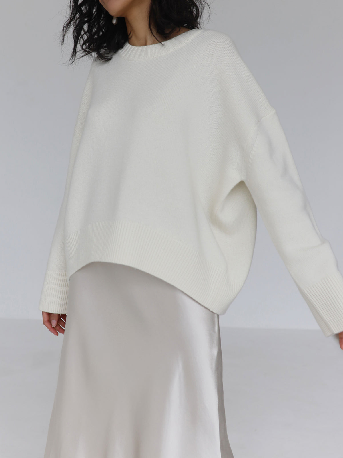 Women's Crew Neck Knit Jumper with Long Sleeves and Ribbed Cuffs